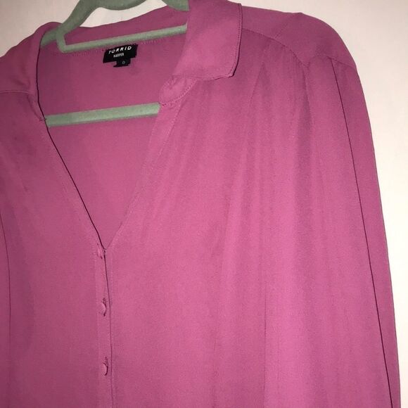 Torrid Women's Button-Down Long Sleeve Collared Asymmetric Hem Pink Top Size 0 - Picture 4 of 9